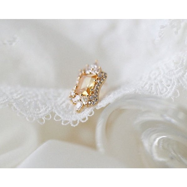 Citrin-Ohrstecker im königlichen Stil