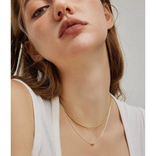 Moderne schicke gestapelte Halsketten