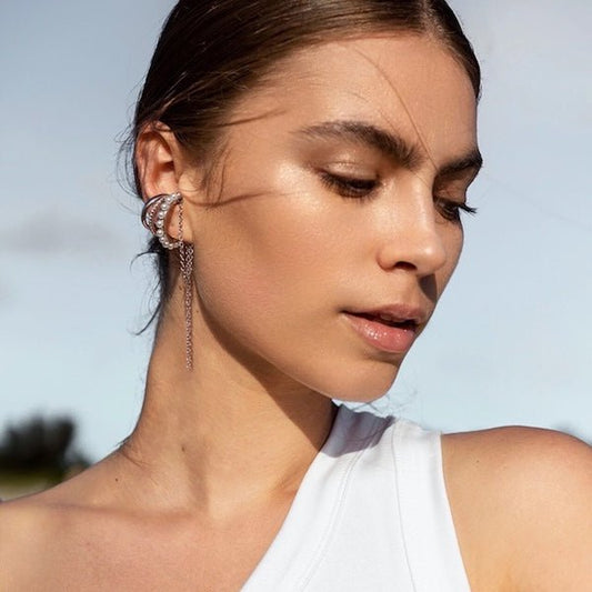 Eleganter Ear Cuff mit Kette (einteilig)