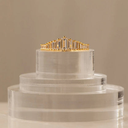 Eternity-Ring mit Smaragd-Schnittsteinen