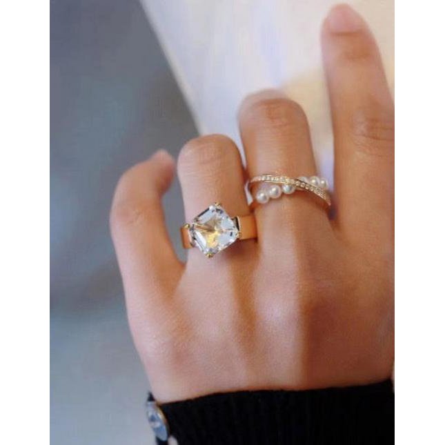 Klare Quarzkristall-Ring