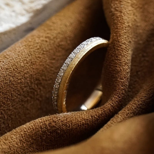 Schillernde Schichtringe