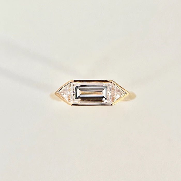 Strahlender 3-steiniger Moissanit-Ring