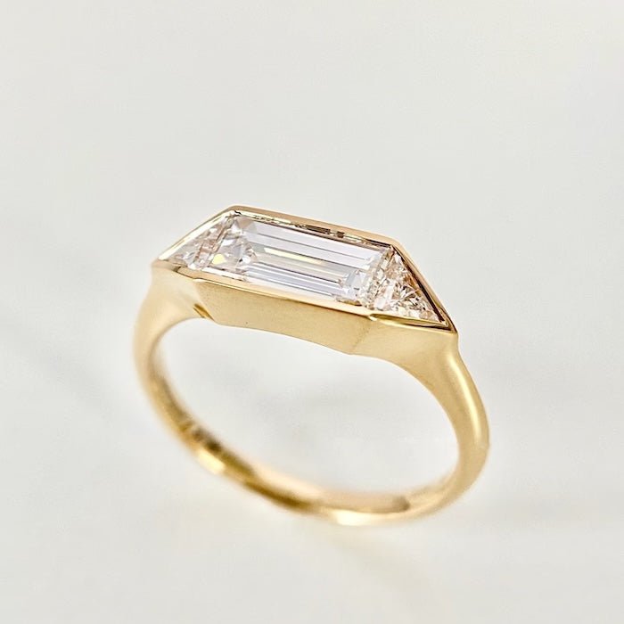 Strahlender 3-steiniger Moissanit-Ring