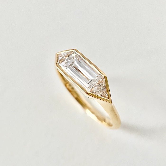 Strahlender 3-steiniger Moissanit-Ring