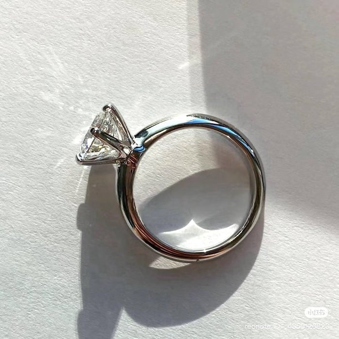 Zeitloser Solitäre-Ring