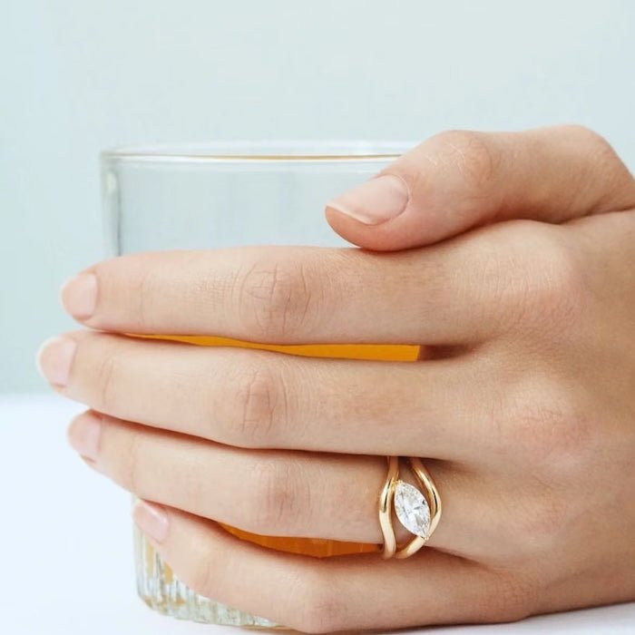 Schillerner Marquise Moissanite Ring