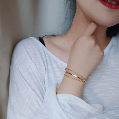 Minimalistisches offenes Armreifen-Set