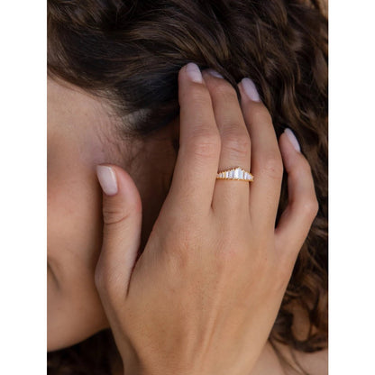 Eternity-Ring mit Smaragd-Schnittsteinen