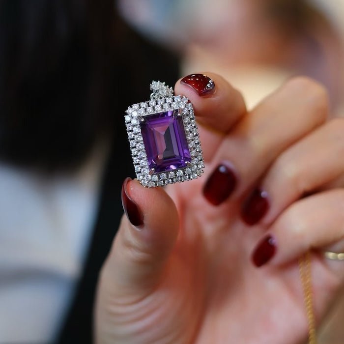 Amethyst-Anhänger im königlichen Stil