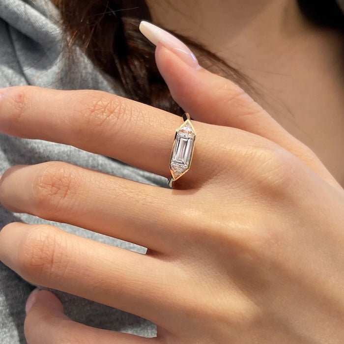 Strahlender 3-steiniger Moissanit-Ring