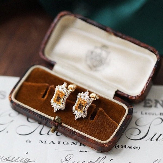 Citrin-Ohrstecker im königlichen Stil