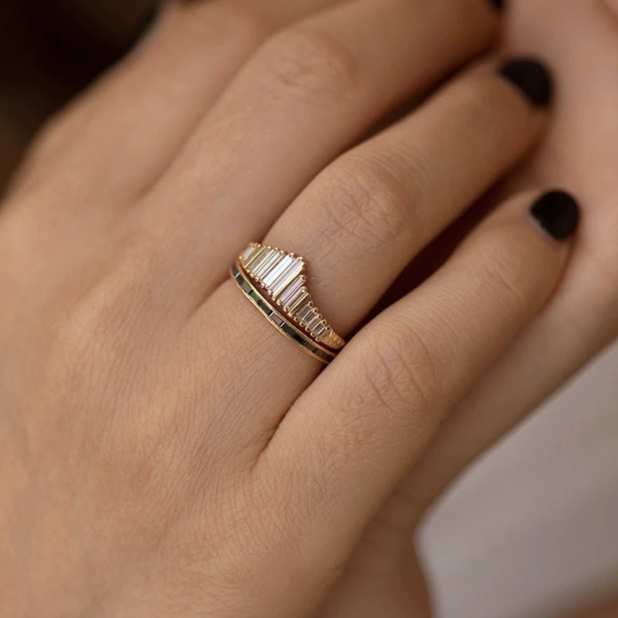 Eternity-Ring mit Smaragd-Schnittsteinen