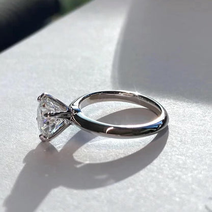 Zeitloser Solitäre-Ring